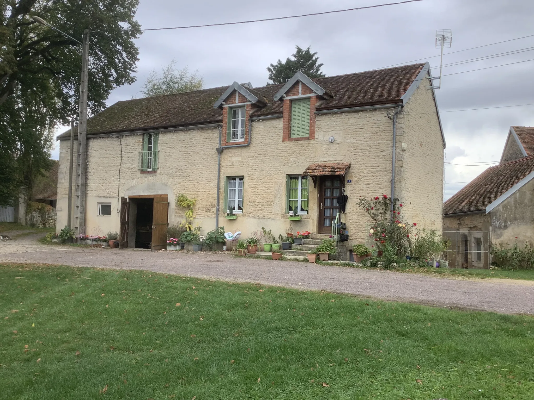 Ferme avec Dépendances à Montbard 