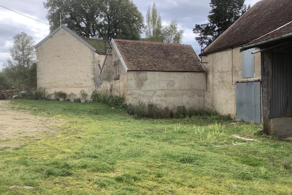 Ferme avec Dépendances à Montbard 