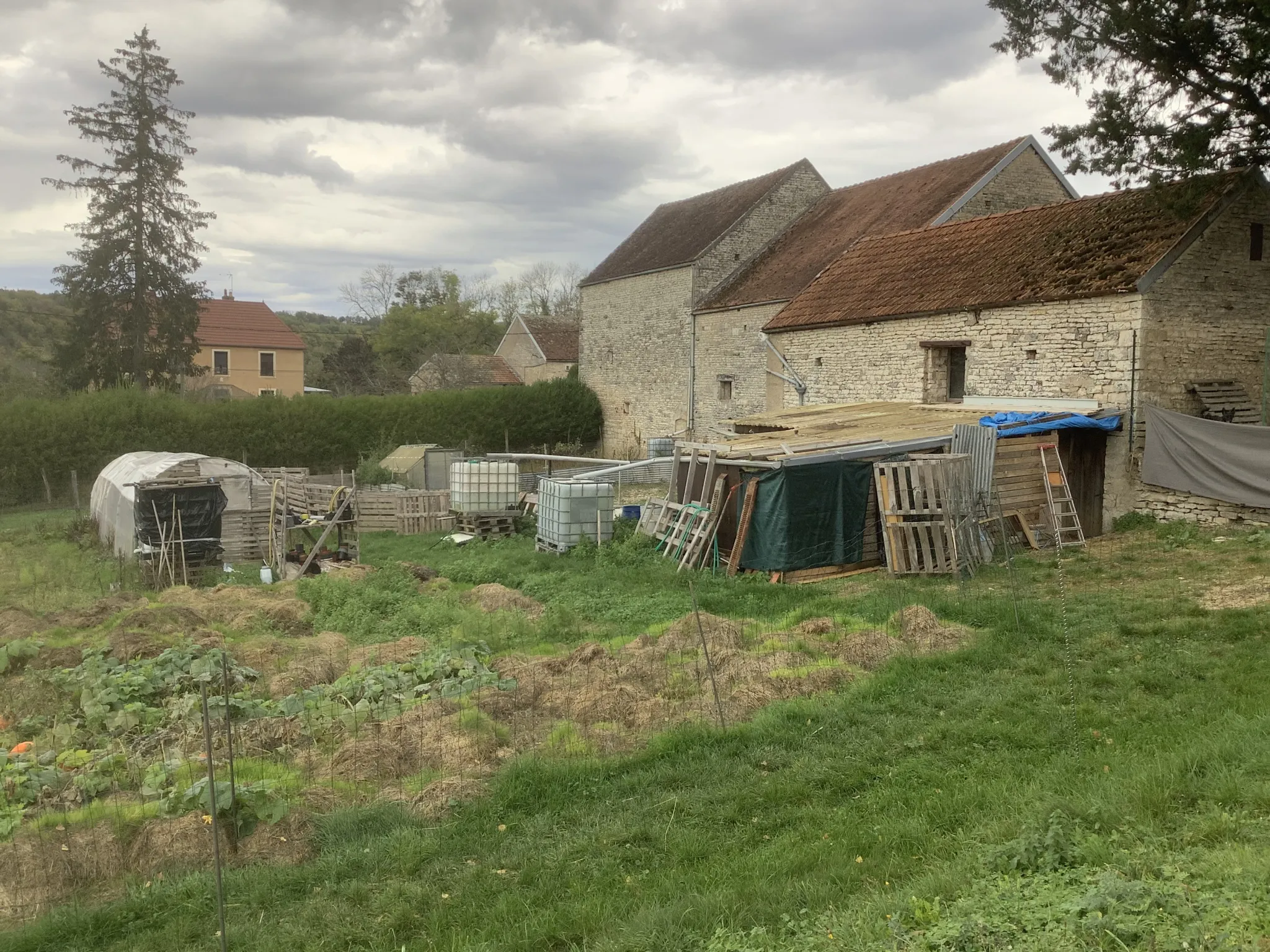 Ferme avec Dépendances à Montbard 