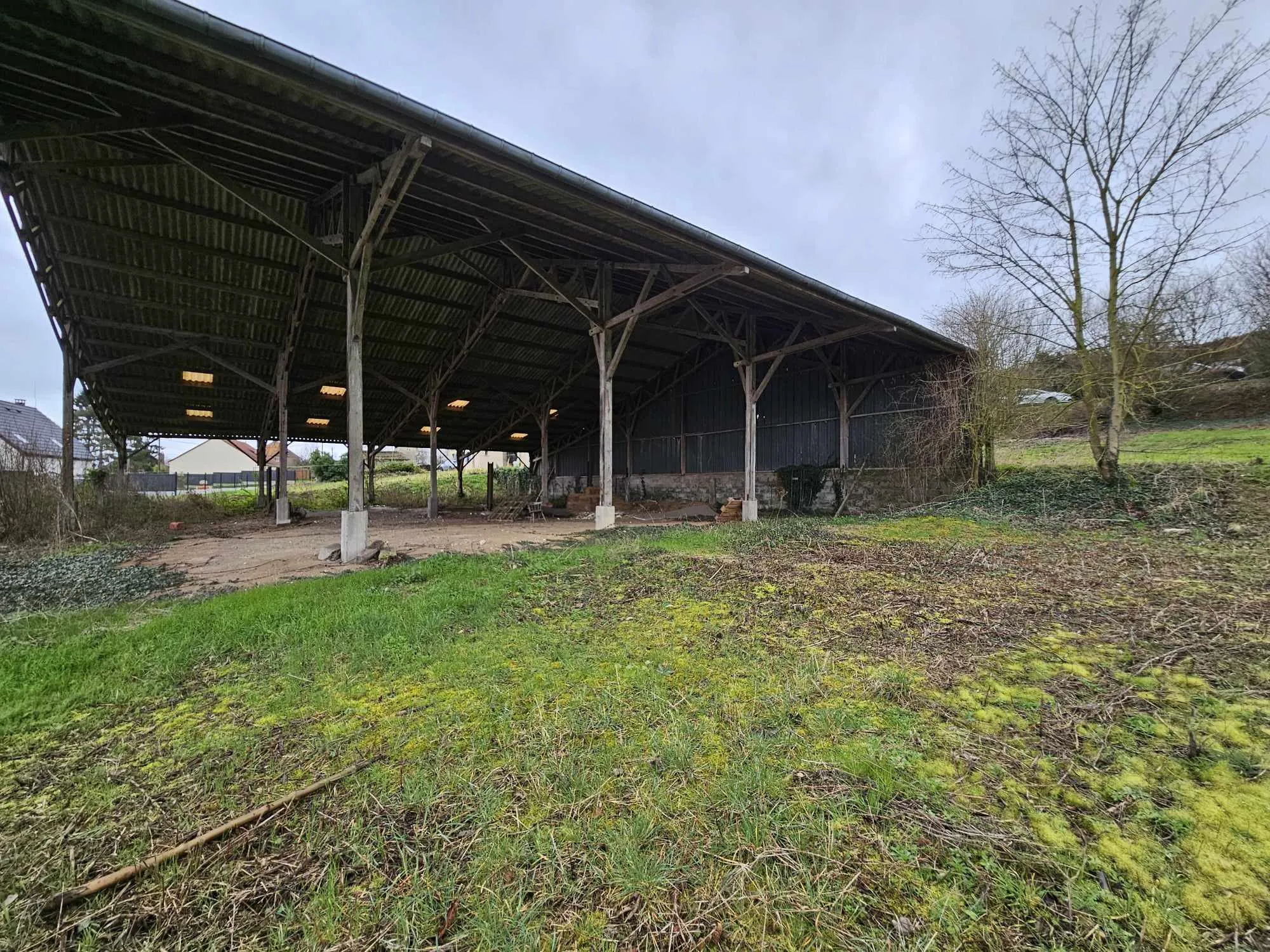 Terrain avec Hangar à Vendre à Hangest-sur-Somme 