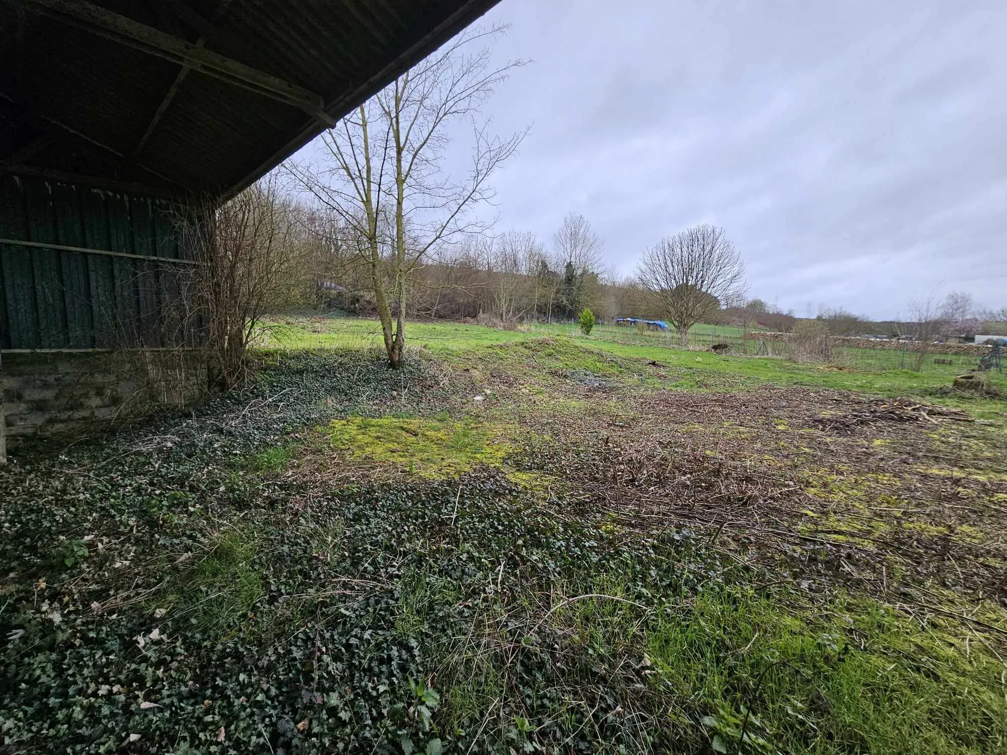 Terrain avec Hangar à Vendre à Hangest-sur-Somme 