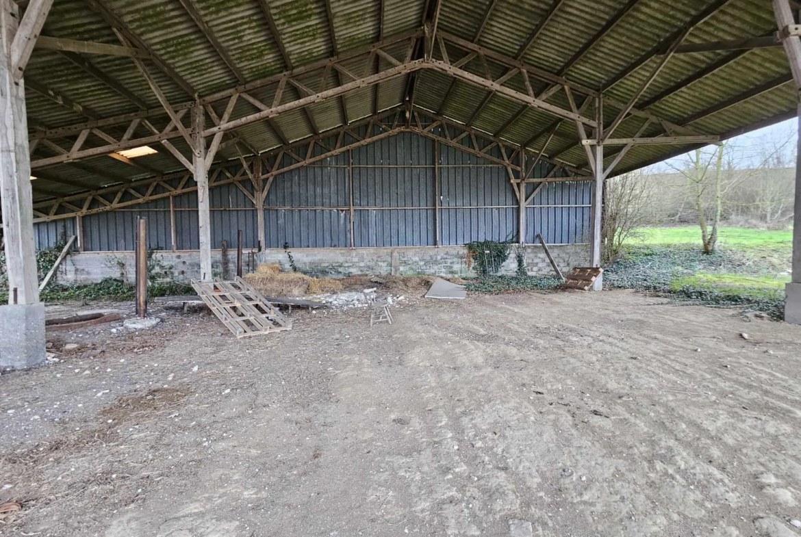 Terrain avec Hangar à Vendre à Hangest-sur-Somme 