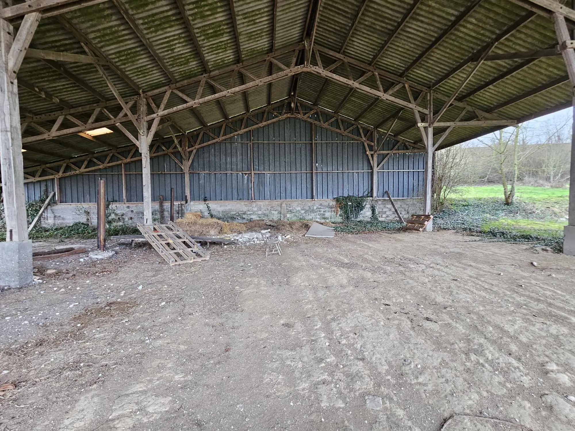 Terrain avec Hangar à Vendre à Hangest-sur-Somme 