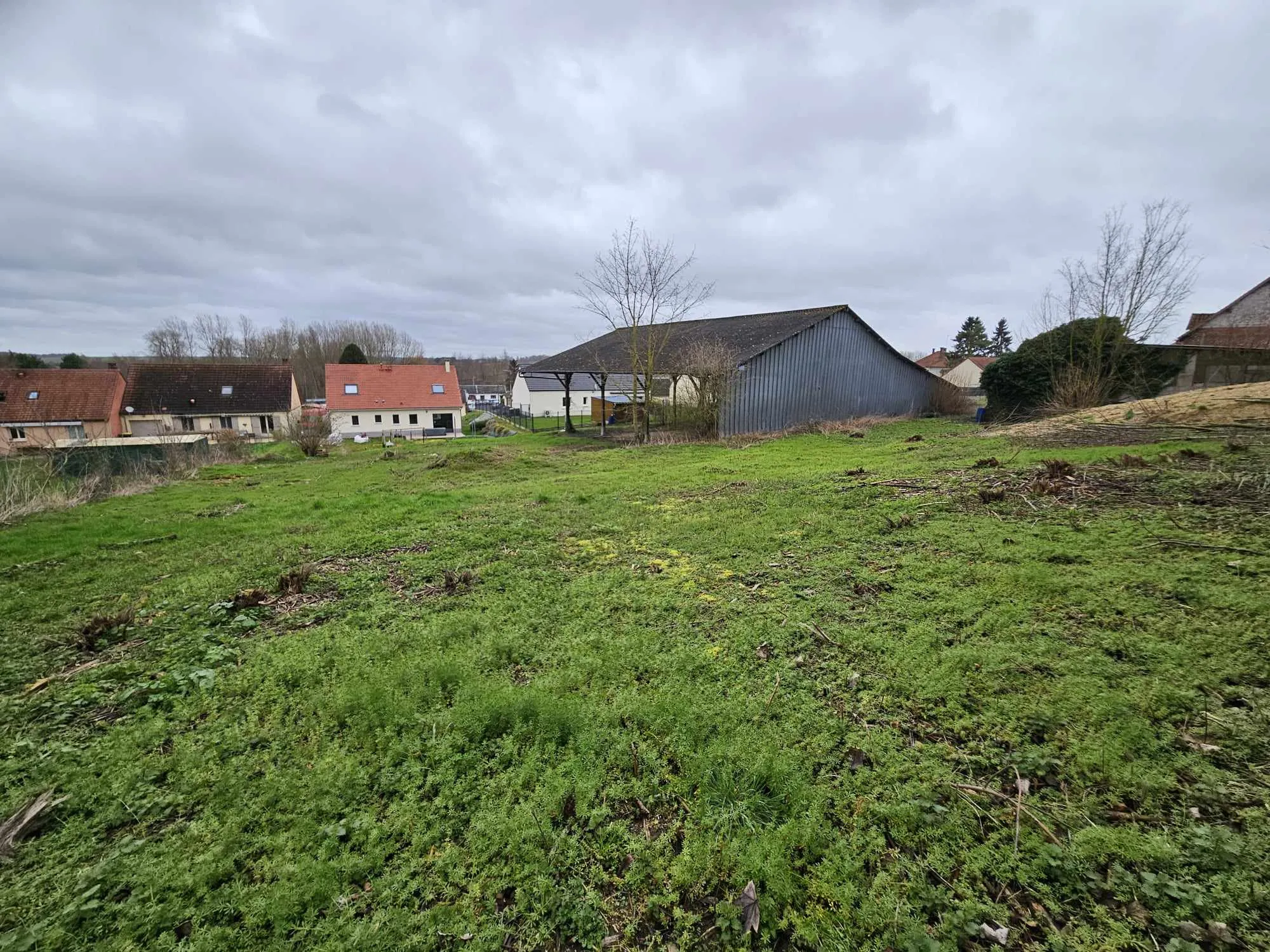 Terrain avec Hangar à Vendre à Hangest-sur-Somme 