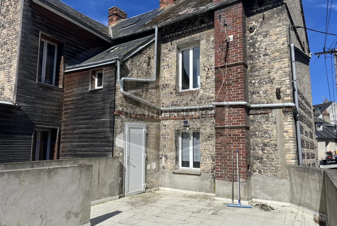 Immeuble à vendre à Dieppe, Le Pollet avec local commercial, triplex et maison 