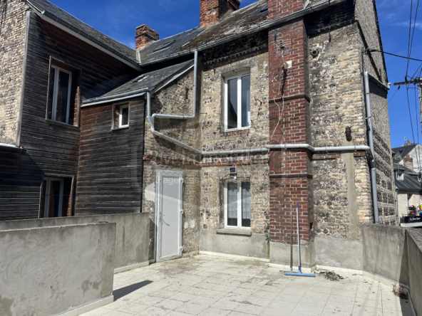 Immeuble à vendre à Dieppe, Le Pollet avec local commercial, triplex et maison