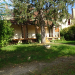 Maison de Village à LEZINNES avec jardin et hangar