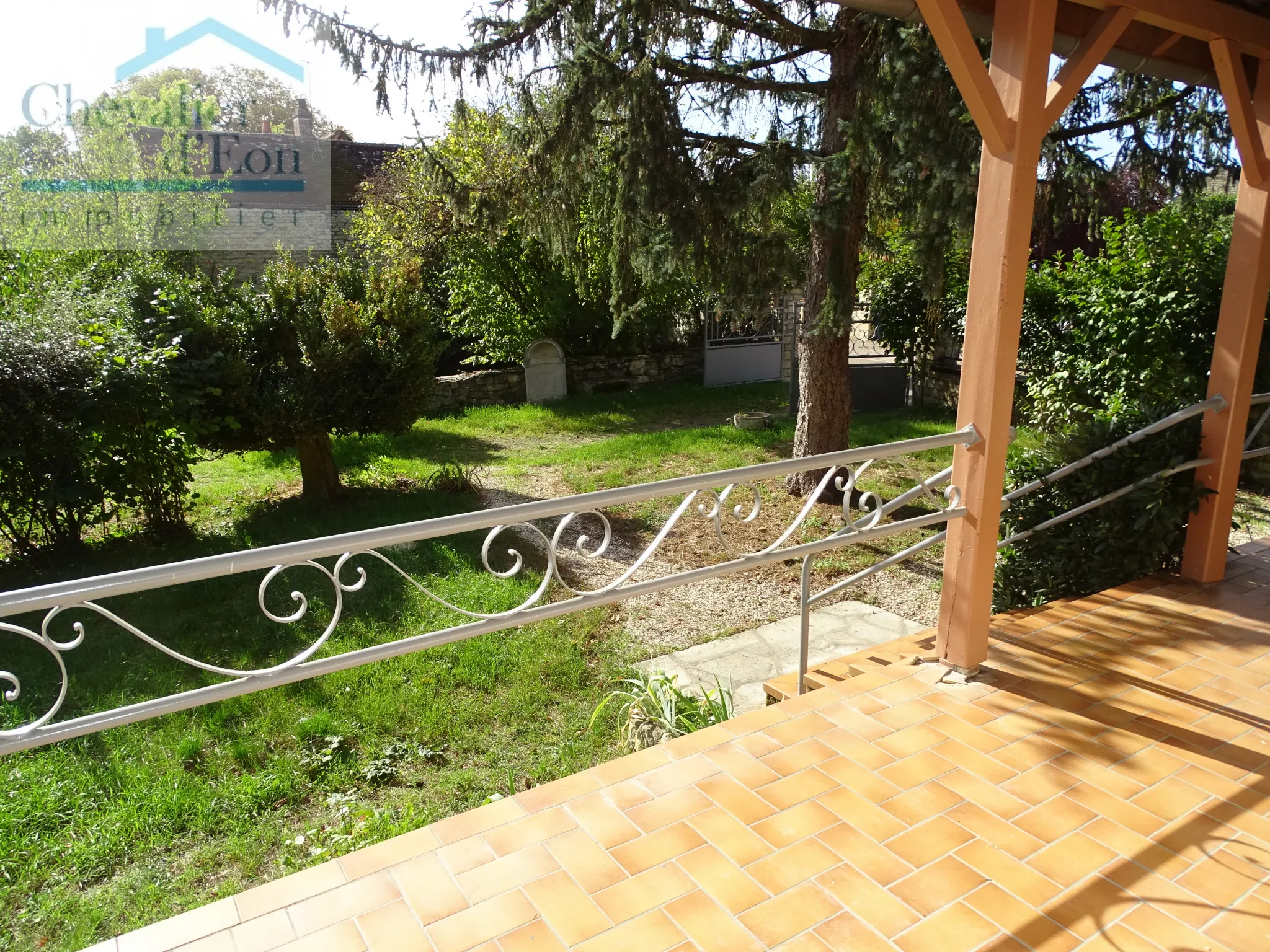 Maison de Village à LEZINNES avec jardin et hangar 