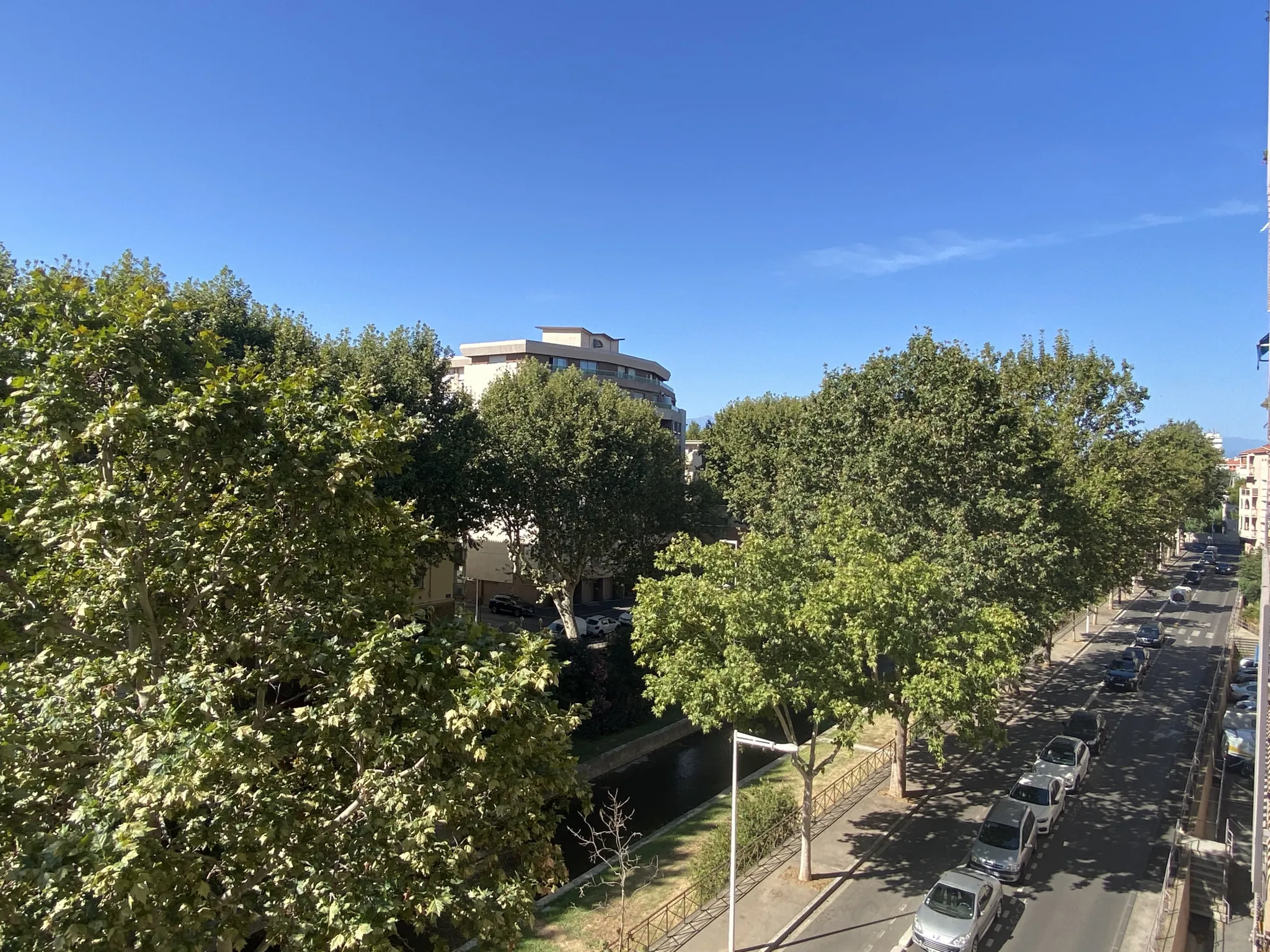 Appartement Rénové avec Vue sur les Quais, Perpignan 