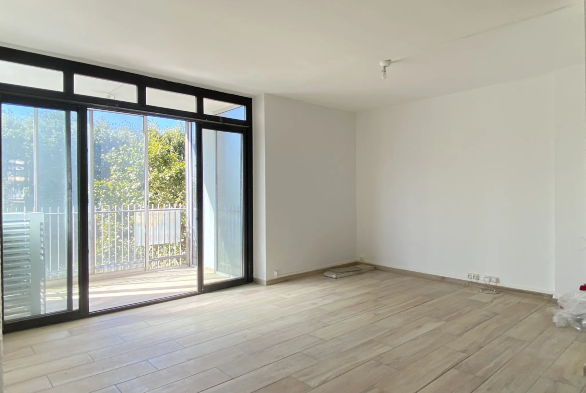 Appartement Rénové avec Vue sur les Quais, Perpignan 