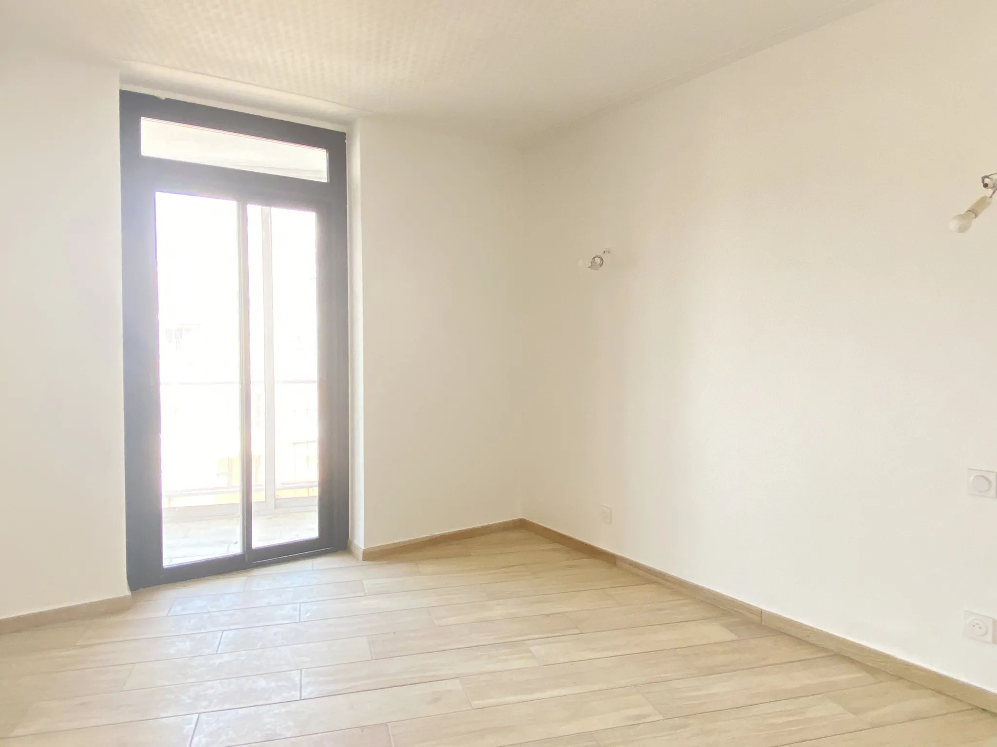 Appartement Rénové avec Vue sur les Quais, Perpignan 