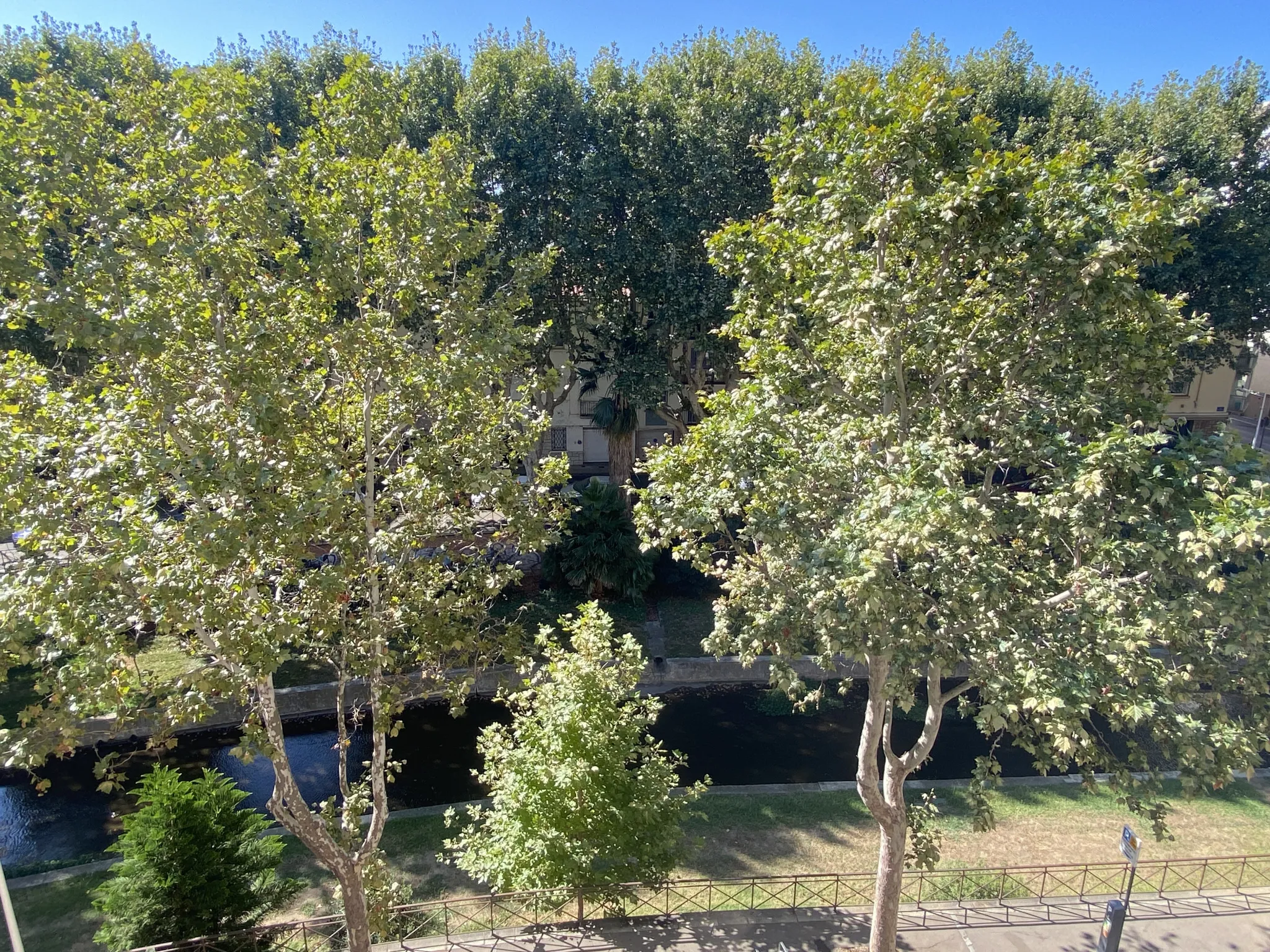 Appartement Rénové avec Vue sur les Quais, Perpignan 