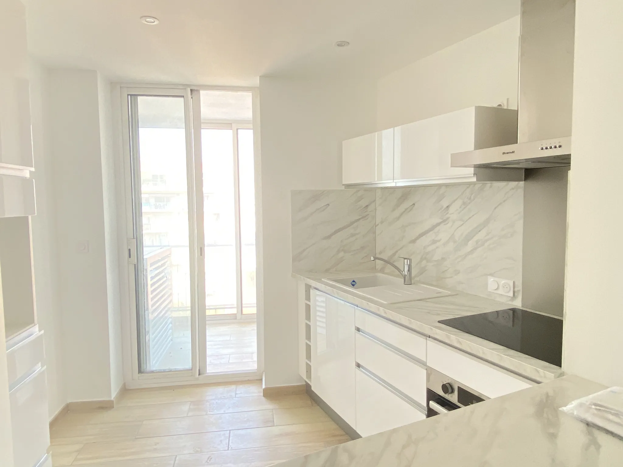 Appartement Rénové avec Vue sur les Quais, Perpignan 