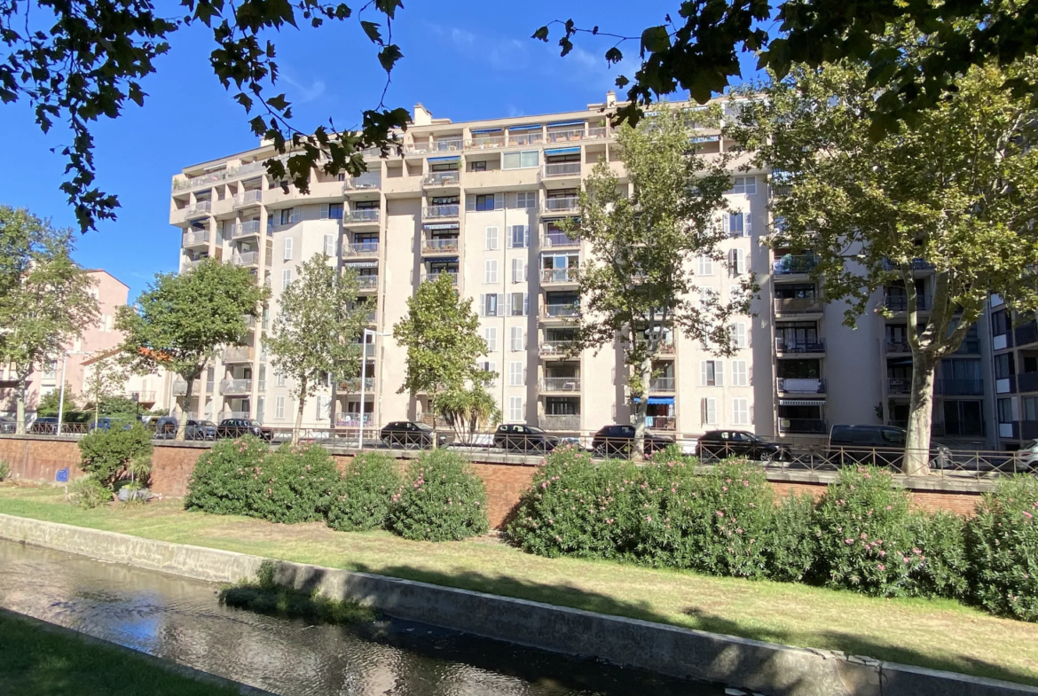 Appartement Rénové avec Vue sur les Quais, Perpignan 