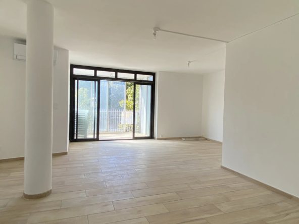 Appartement Rénové avec Vue sur les Quais, Perpignan