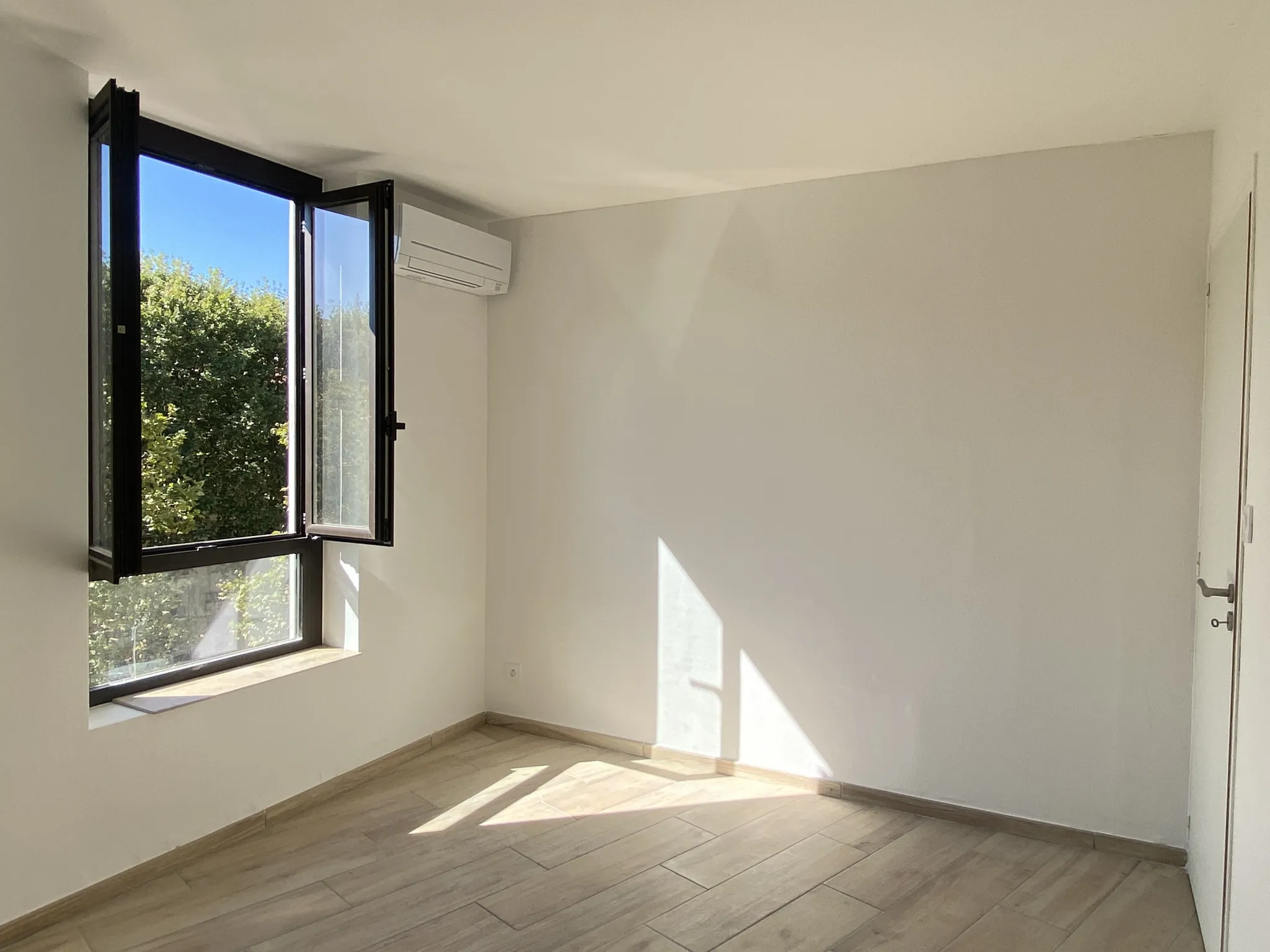 Appartement Rénové avec Vue sur les Quais, Perpignan 