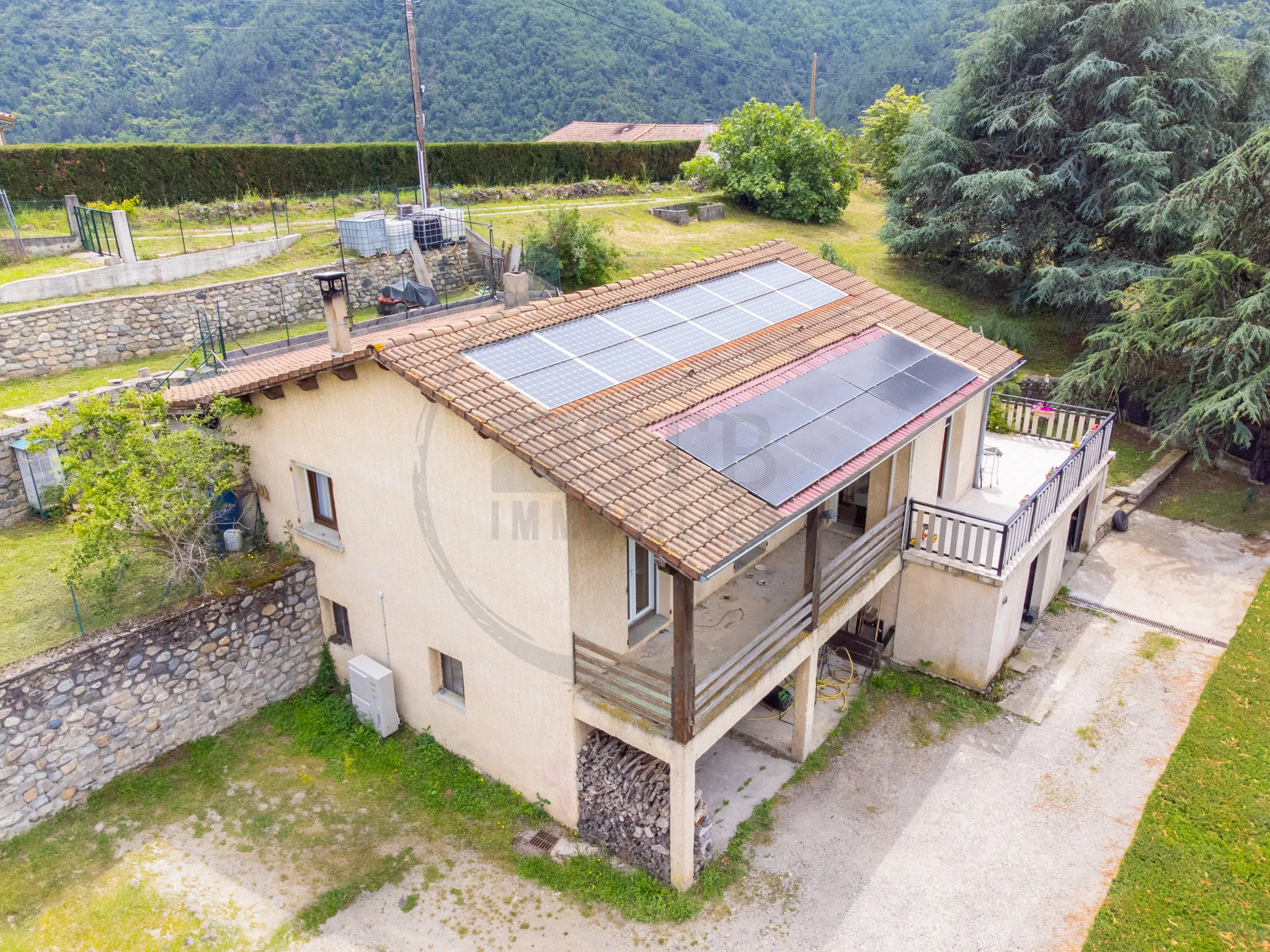 Maison spacieuse avec terrain aux Ollières-sur-Eyrieux 