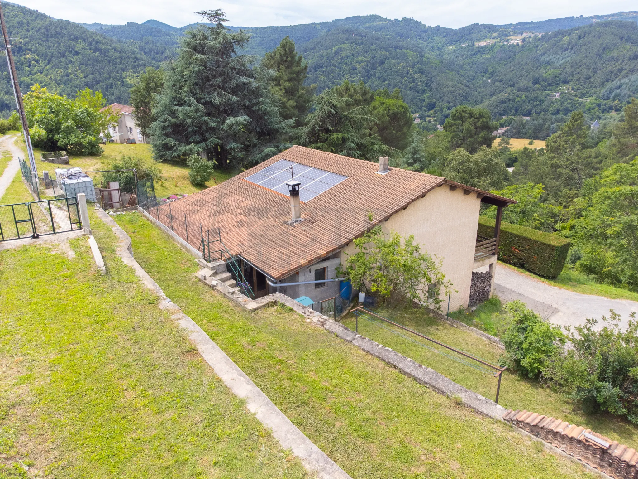 Maison spacieuse avec terrain aux Ollières-sur-Eyrieux 