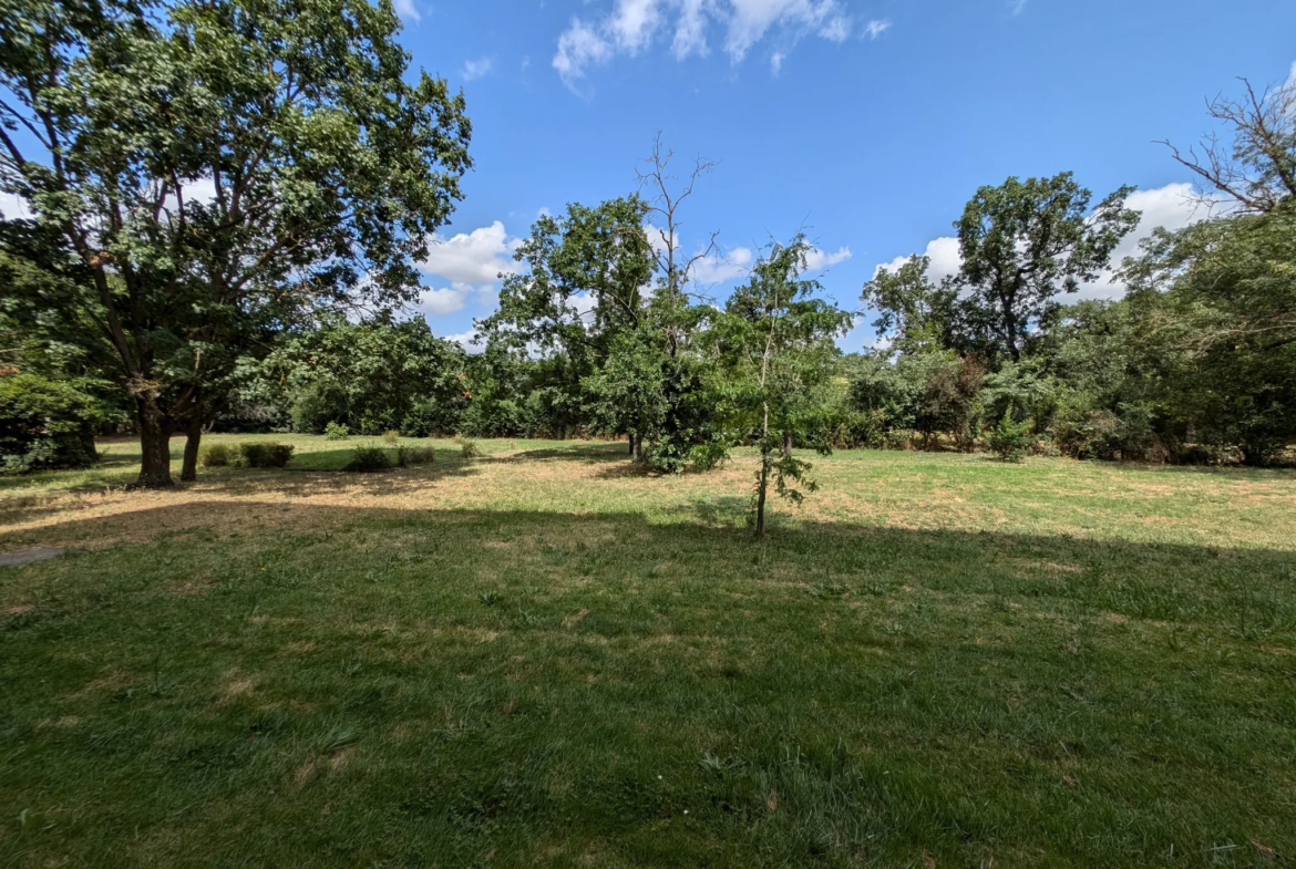 Appartement T3 Croix daurade en rez de Jardin en parfait état 