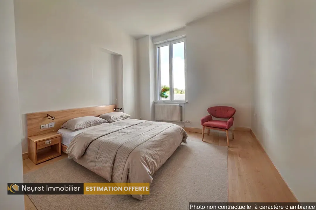 Appartement T4 avec terrasse et parking à Serezin-du-Rhone 