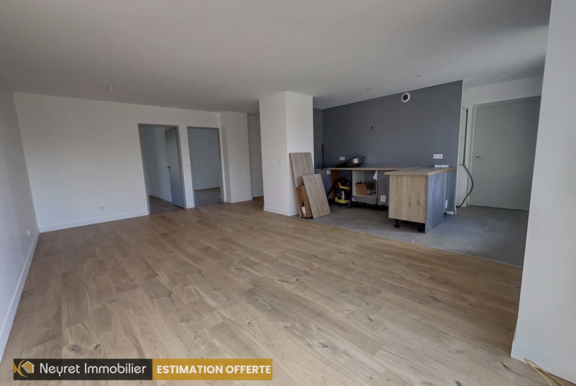 Appartement T4 avec terrasse et parking à Serezin-du-Rhone 