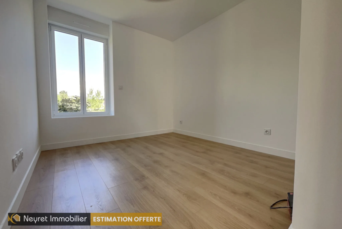 Appartement T4 avec terrasse et parking à Serezin-du-Rhone 