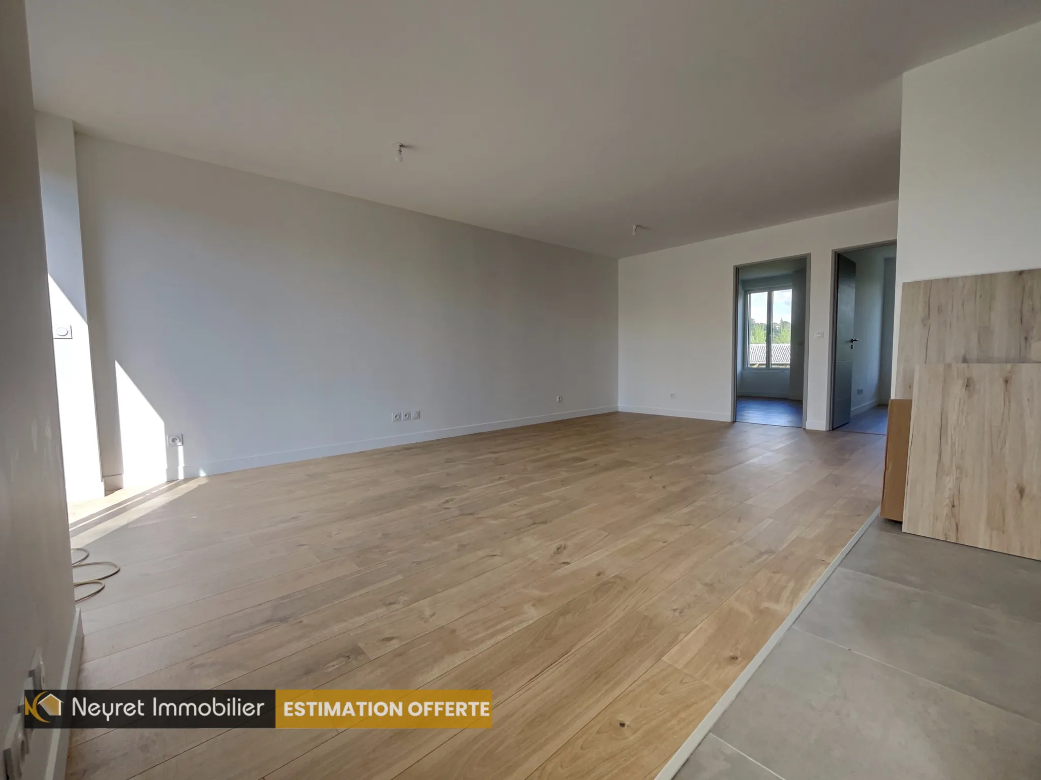 Appartement T4 avec terrasse et parking à Serezin-du-Rhone 