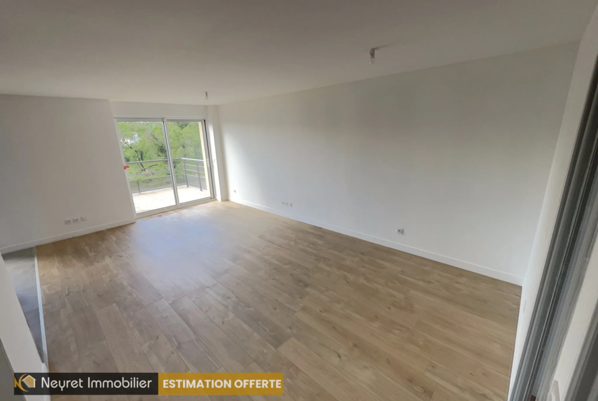 Appartement T4 avec terrasse et parking à Serezin-du-Rhone 