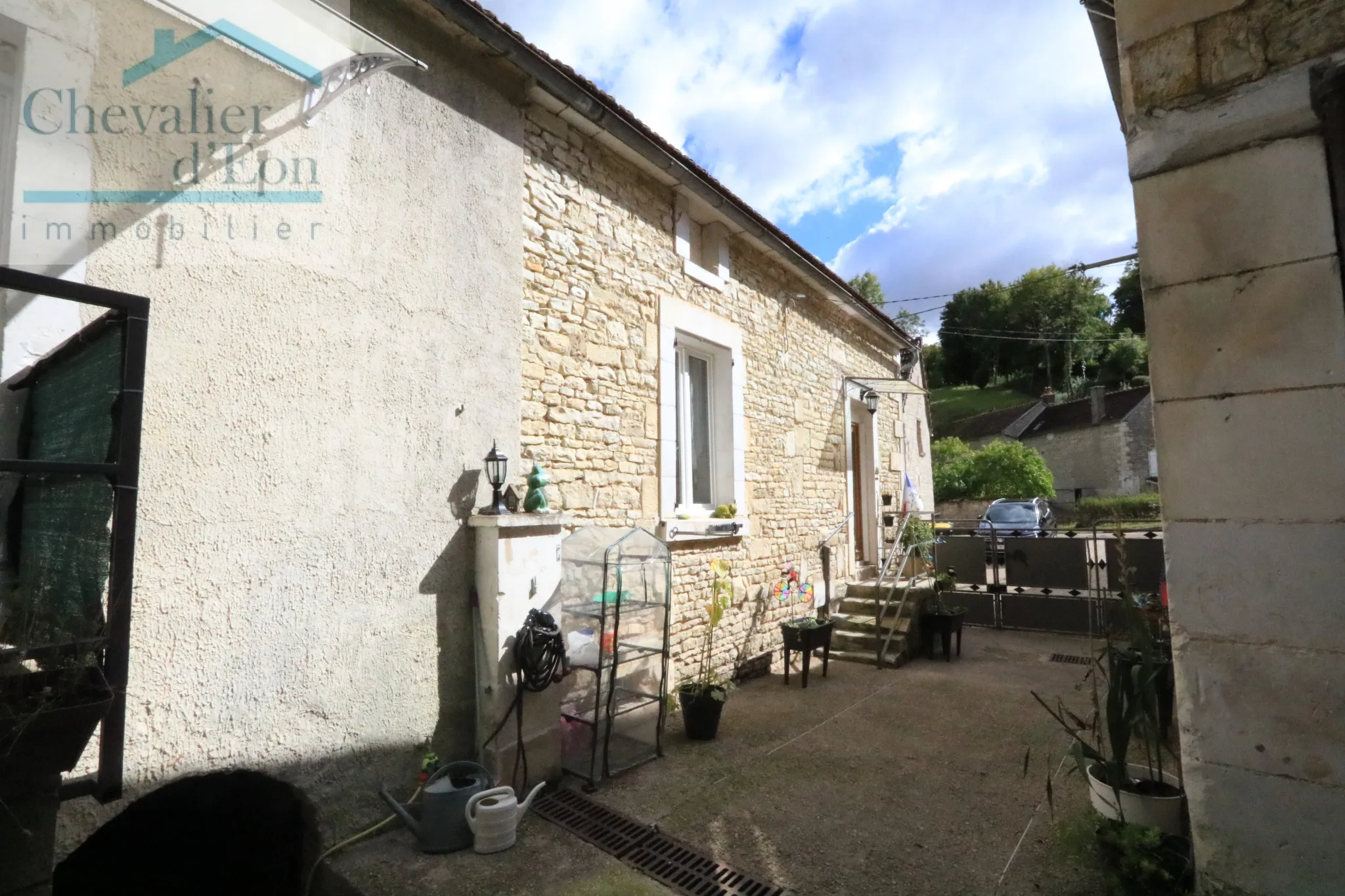 Maison à Molosmes proche de Tonnerre avec 5 chambres 