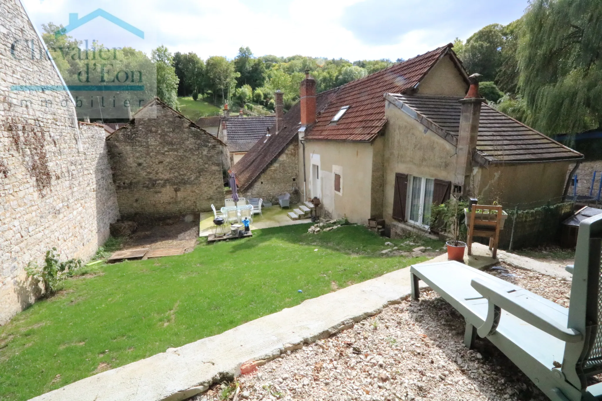 Maison à Molosmes proche de Tonnerre avec 5 chambres 