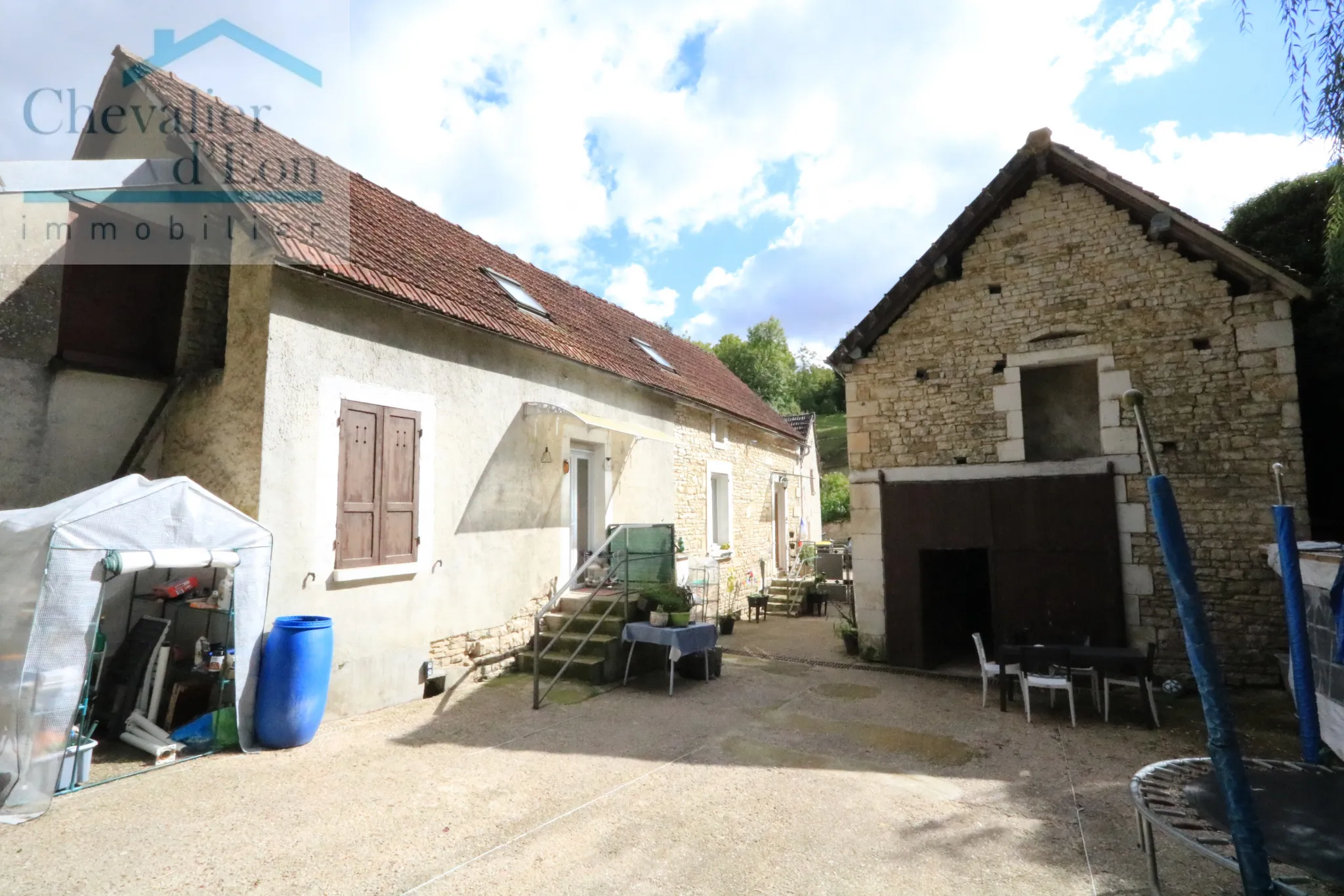 Maison à Molosmes proche de Tonnerre avec 5 chambres 