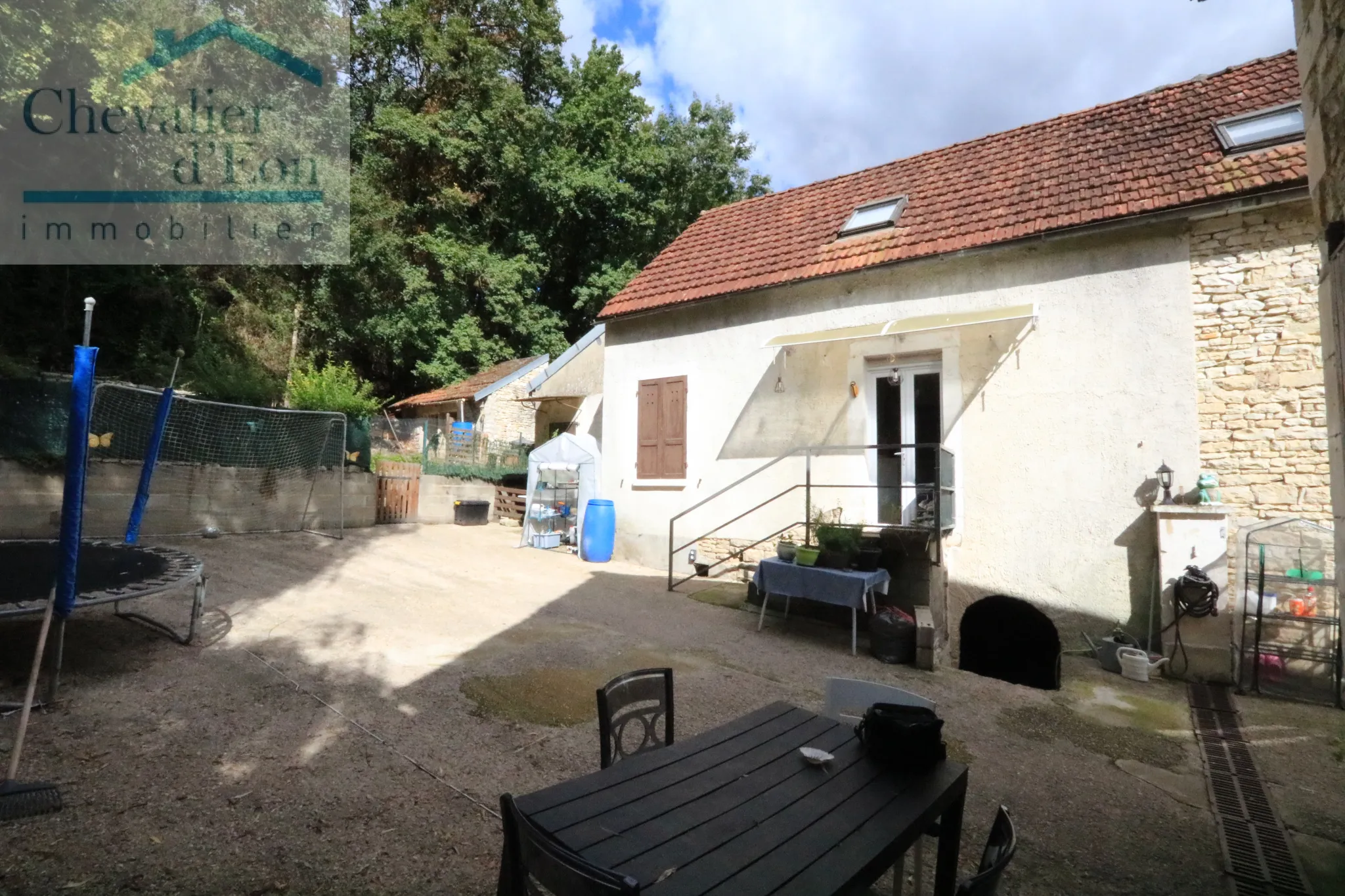 Maison à Molosmes proche de Tonnerre avec 5 chambres 