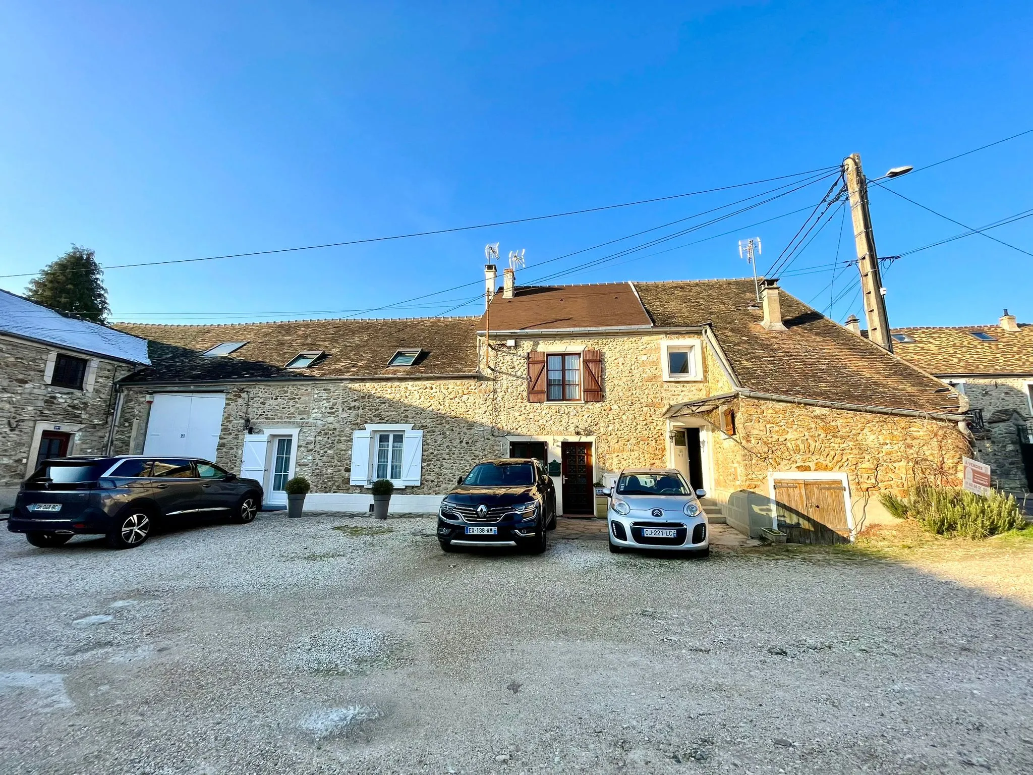 Maison de Ville en Pierre 85m2 à Perthes avec Parking et Cave Voutée 