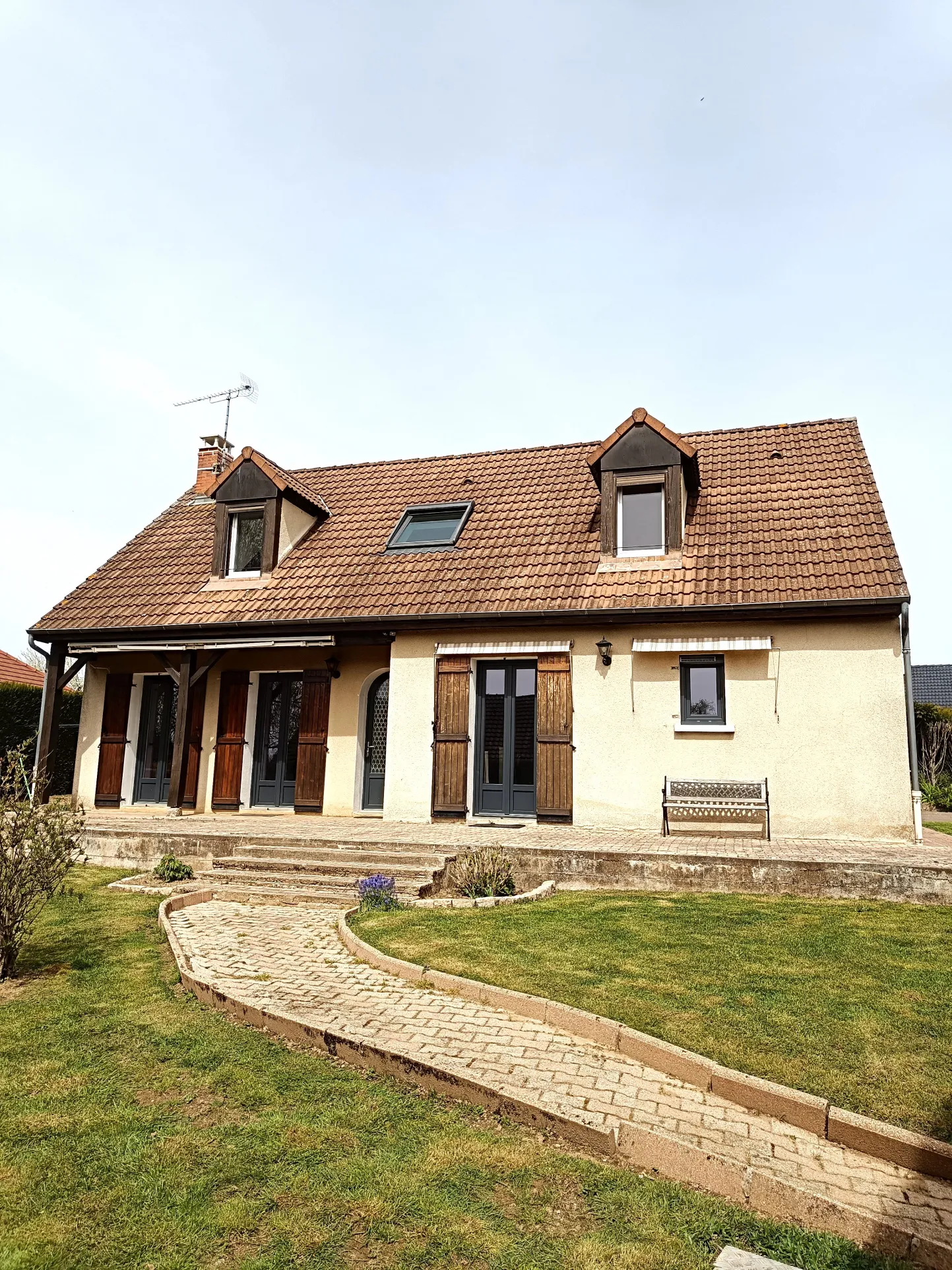 Pavillon lumineux avec 5 chambres à Auxy 