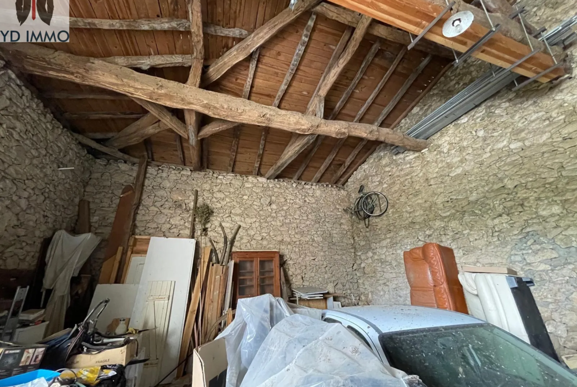 Maison en pierre à rénover proche de Langon avec 3 chambres 