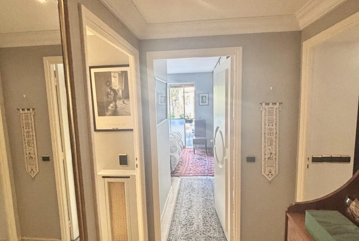 Charming 2-Room Apartment in Cannes Central Location 