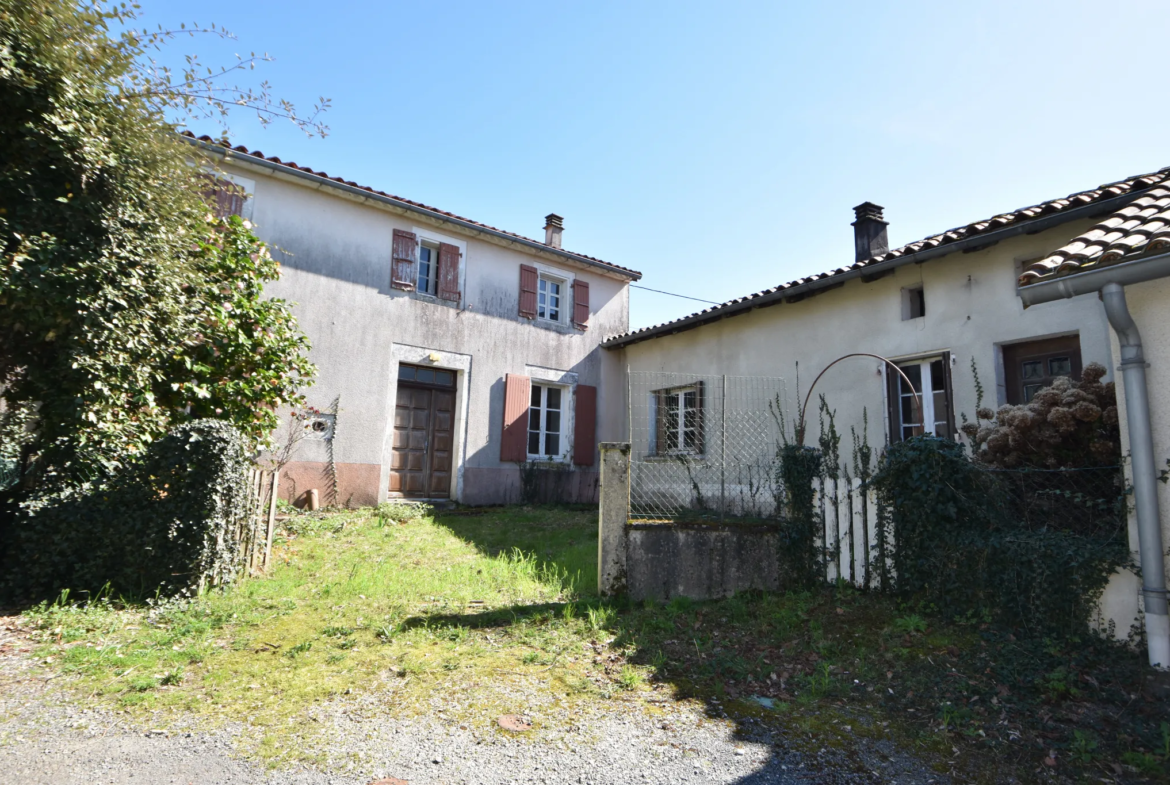 Opportunité de Rénovation de 2 maisons à Montemboeuf 