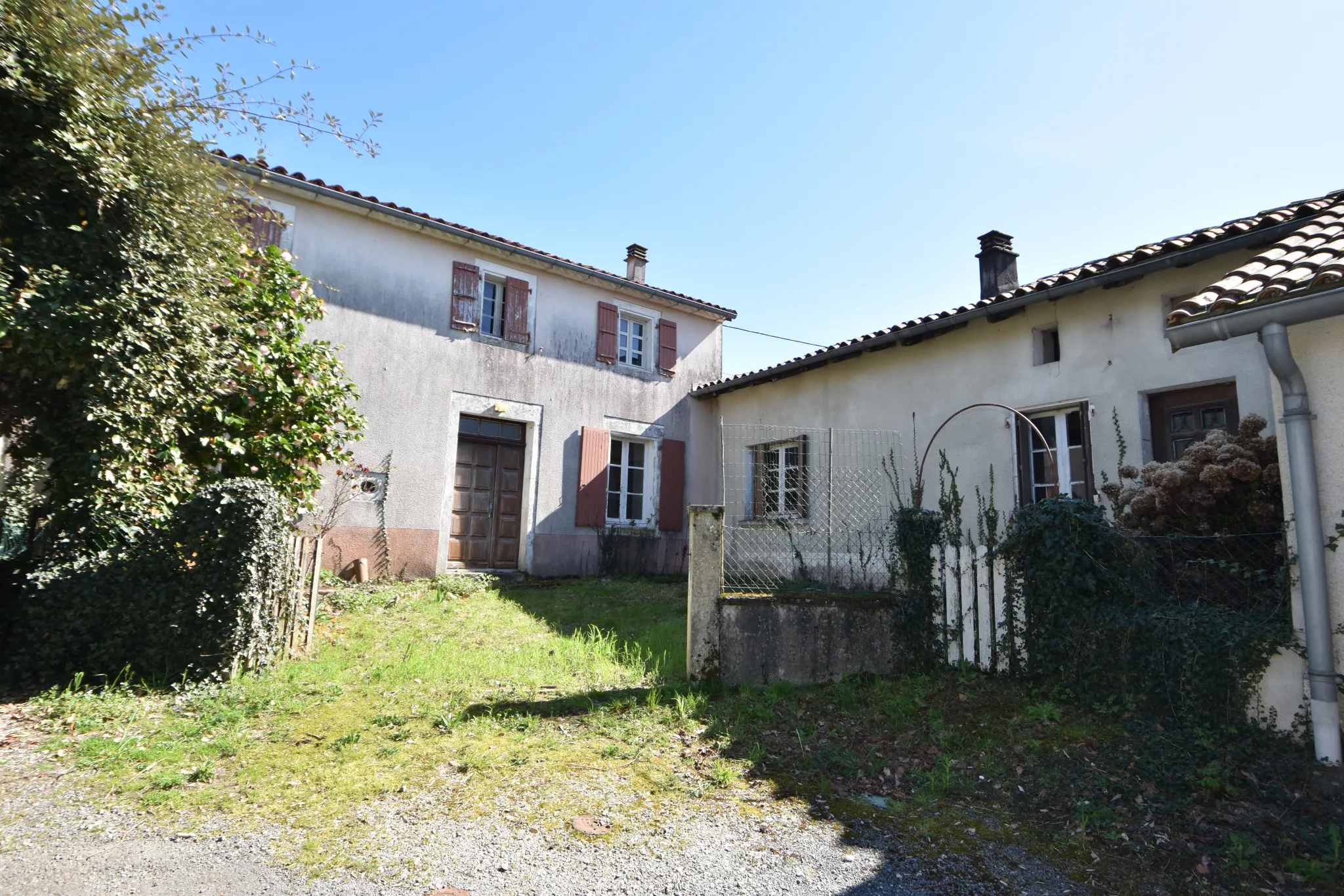 Opportunité de Rénovation de 2 maisons à Montemboeuf 