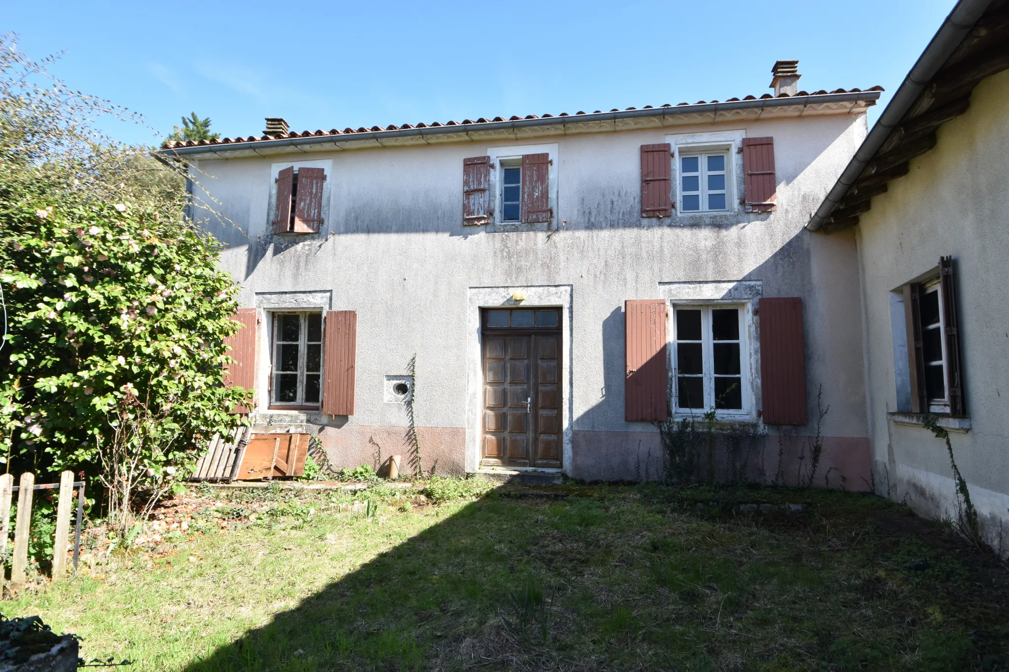 Opportunité de Rénovation de 2 maisons à Montemboeuf 