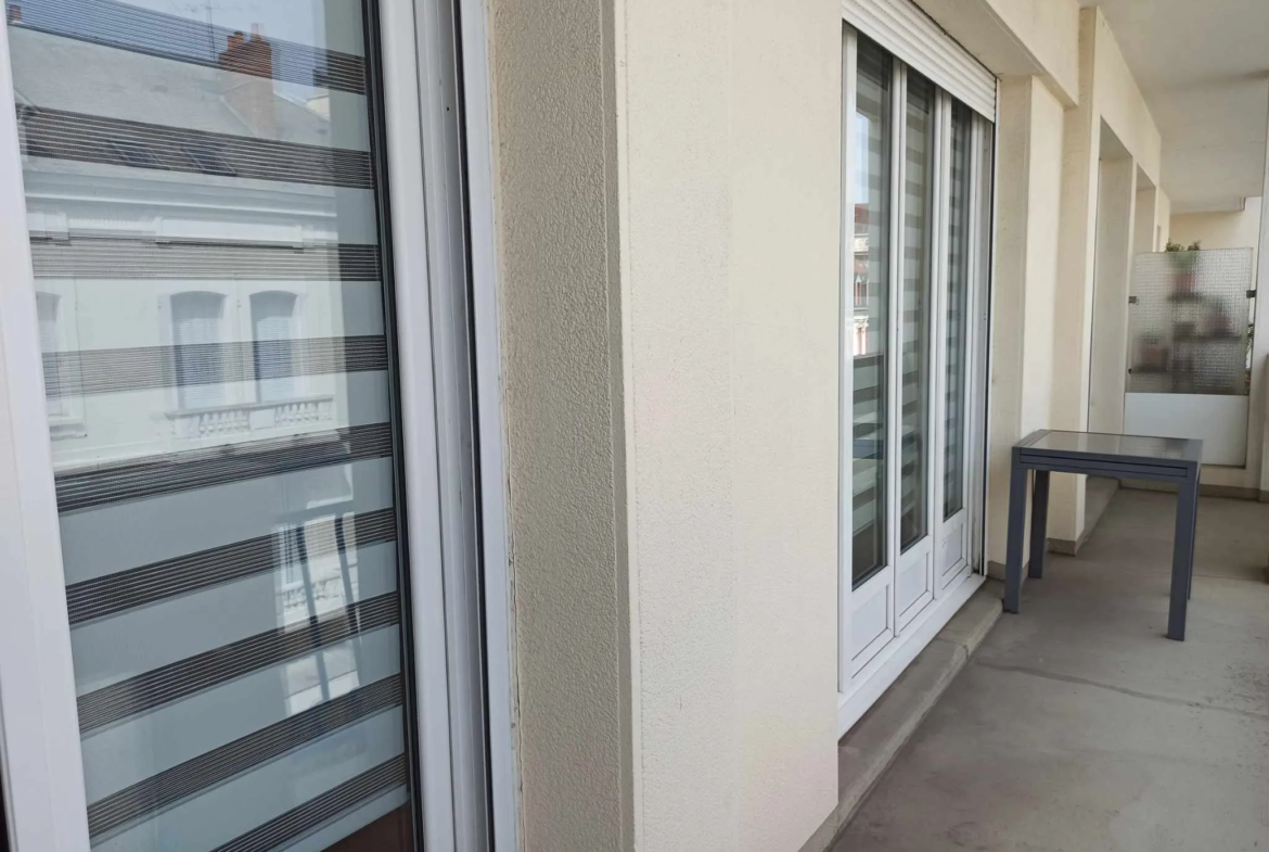 Appartement type 2 rénové avec balcon à Vichy 