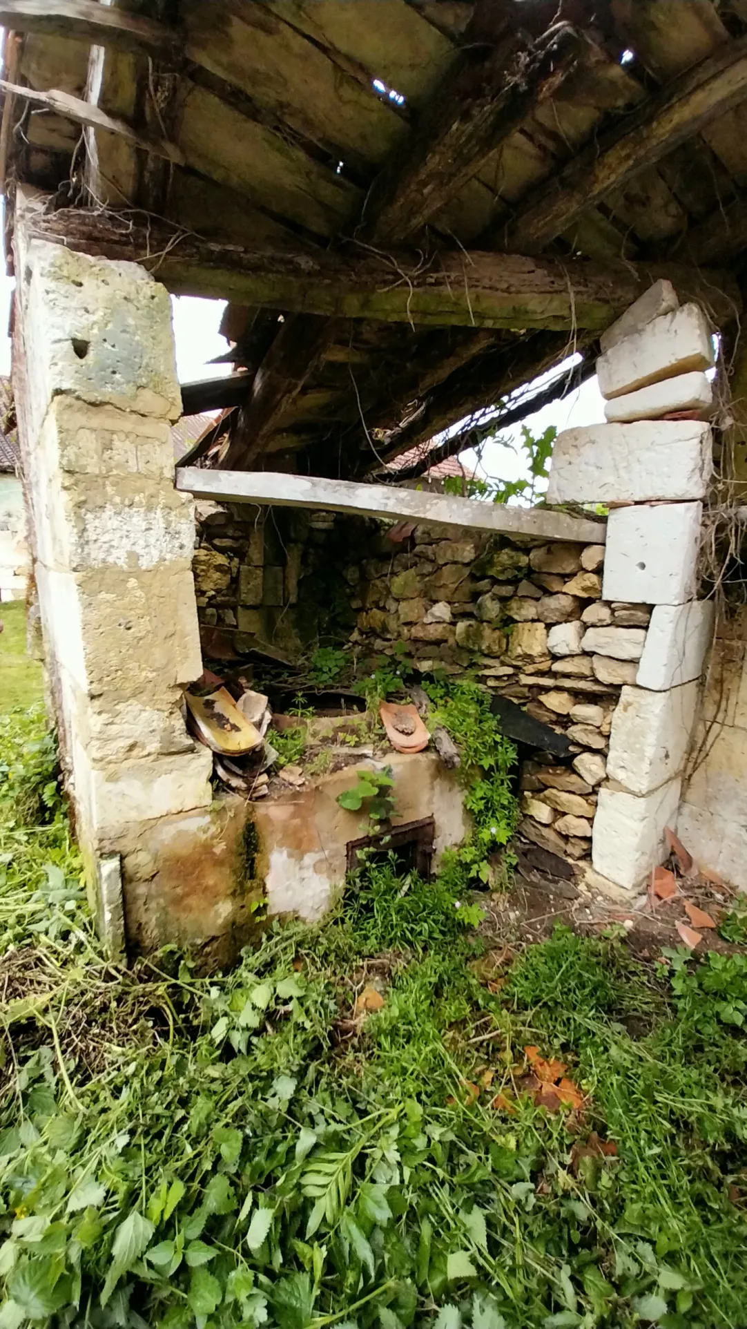 Propriété en Pierre à Restaurer à Cercles 