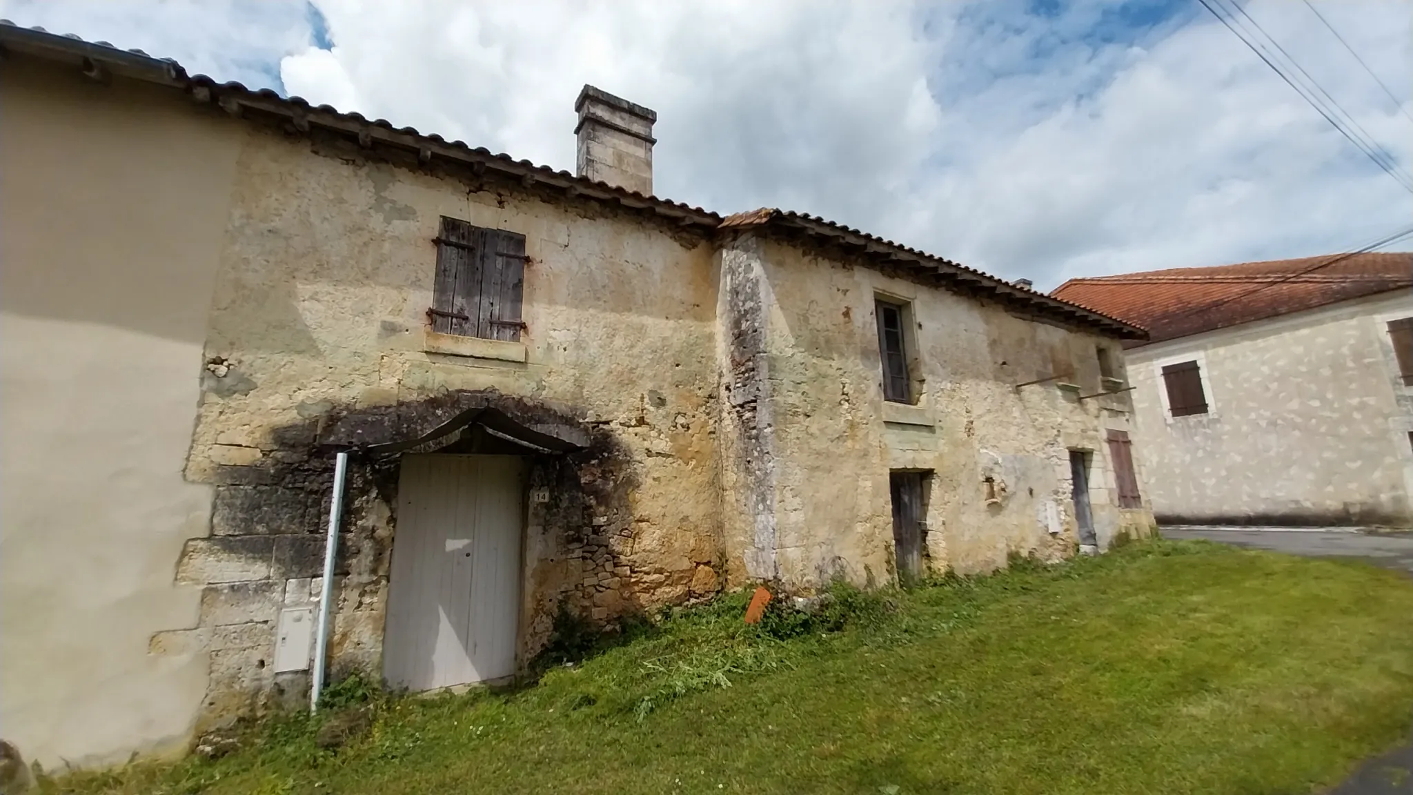 Propriété en Pierre à Restaurer à Cercles 