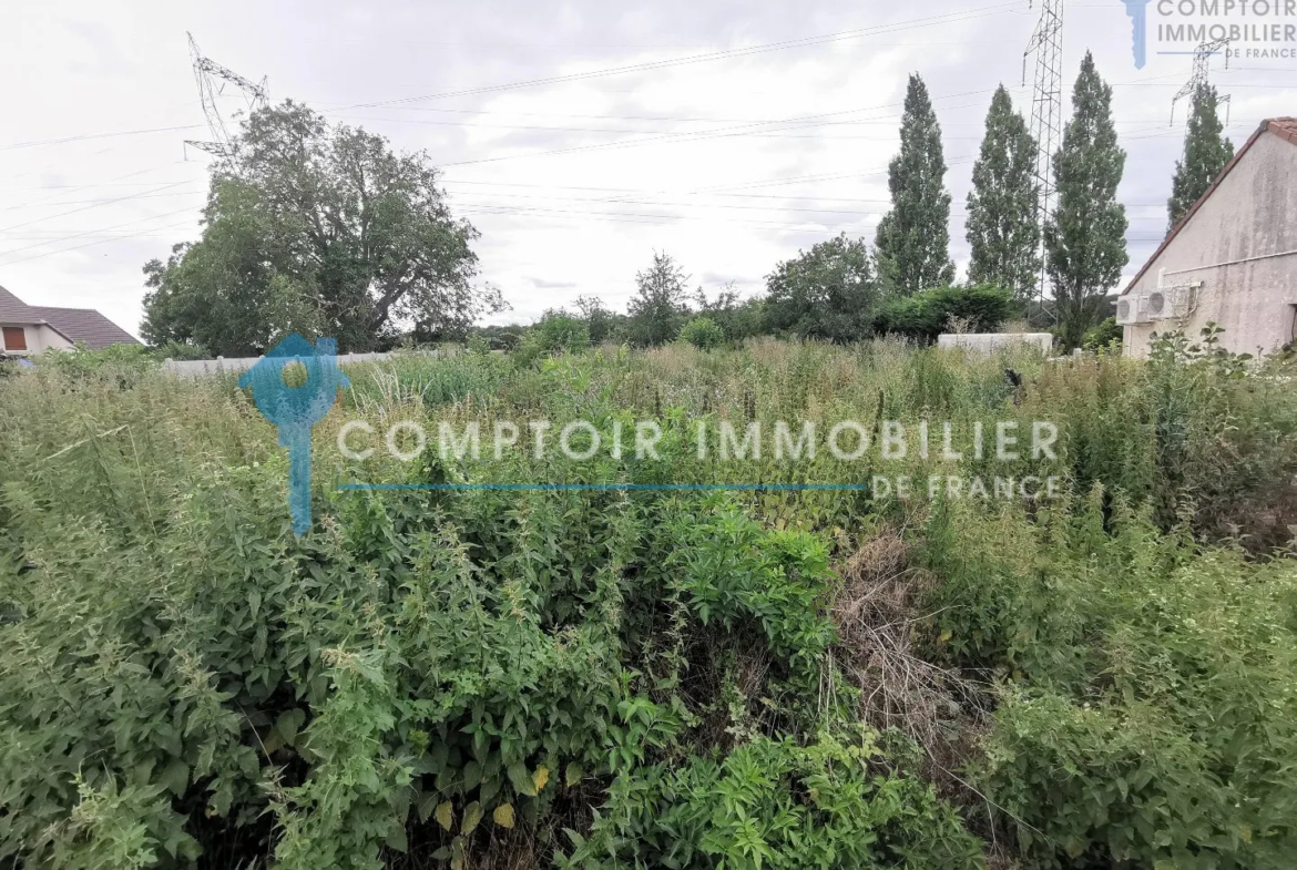 Terrain Constructible de 826m2 à LA FORÊT LE ROI 