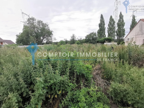 Terrain constructible de 826m2 à LA FORÊT LE ROI