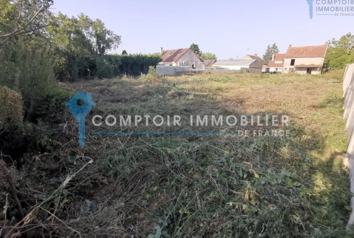 Terrain Constructible de 826m2 à LA FORÊT LE ROI 