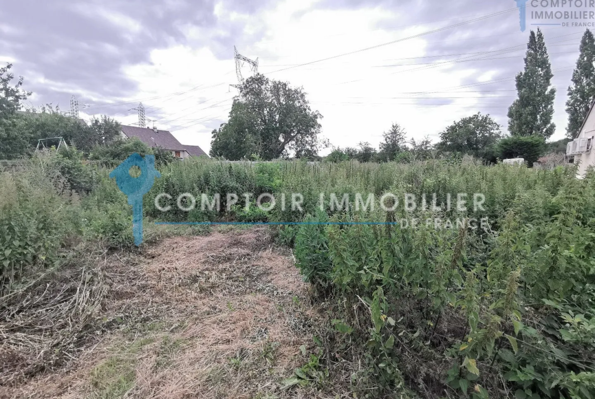 Terrain Constructible de 826m2 à LA FORÊT LE ROI 