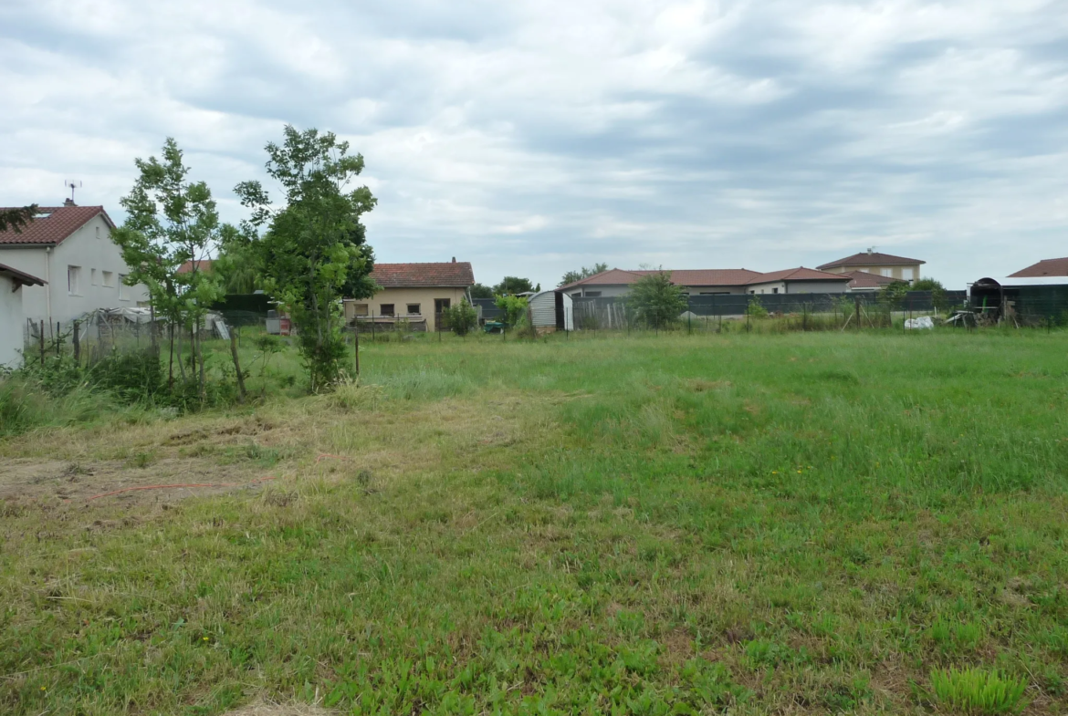 Maison 92m2, Terrain Constructible 3502m2 - SAINT ETIENNE LE MOLARD 