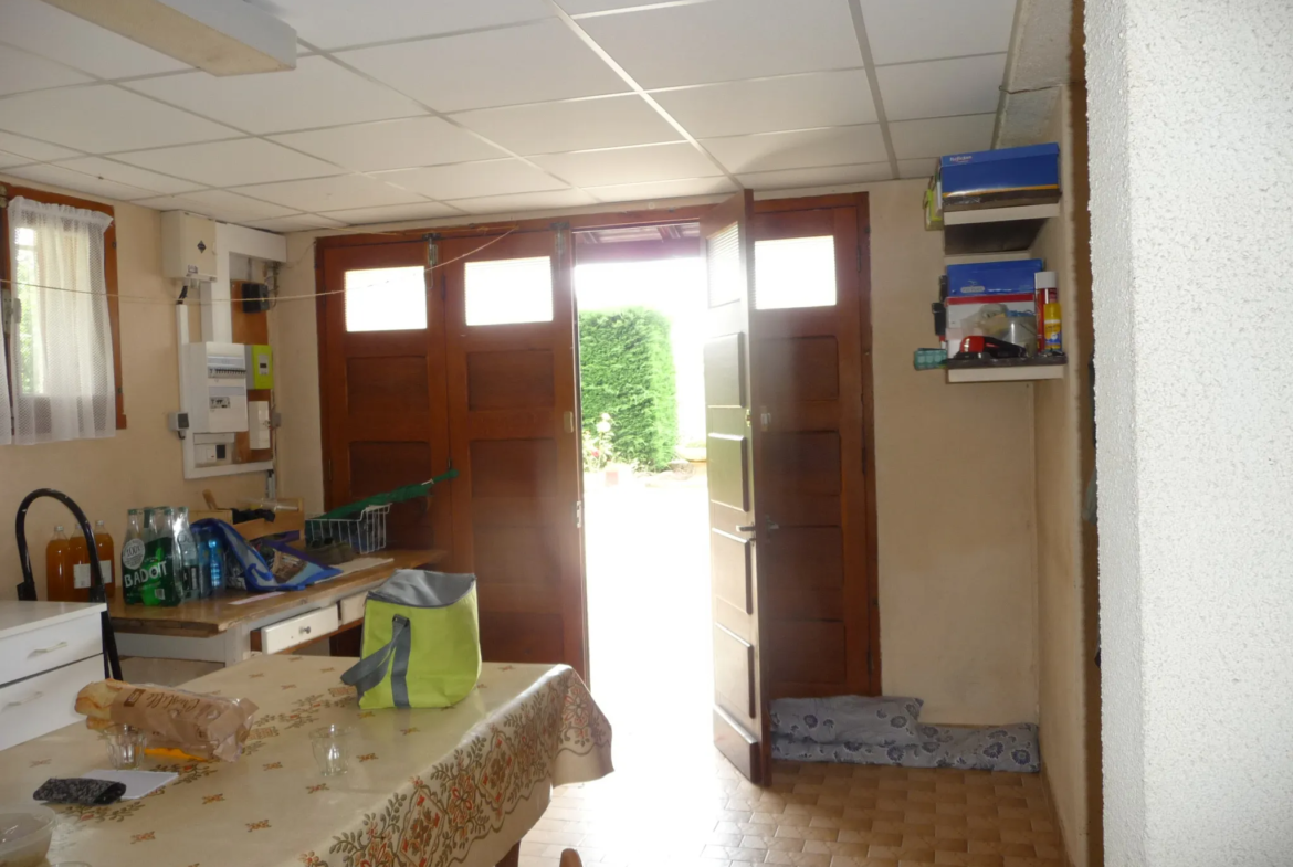 Maison 92m2, Terrain Constructible 3502m2 - SAINT ETIENNE LE MOLARD 