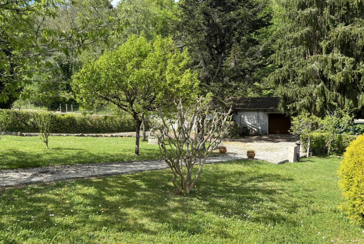 Jolie Maison des Années 70 à Chancelade 