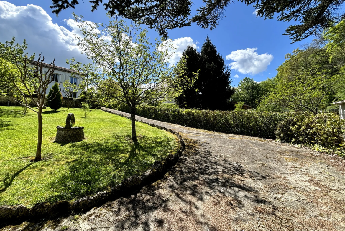 Jolie Maison des Années 70 à Chancelade 